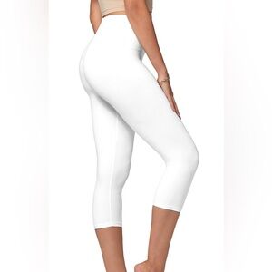 Conceited - NWT - Elegant White & Blue Capri Leggings